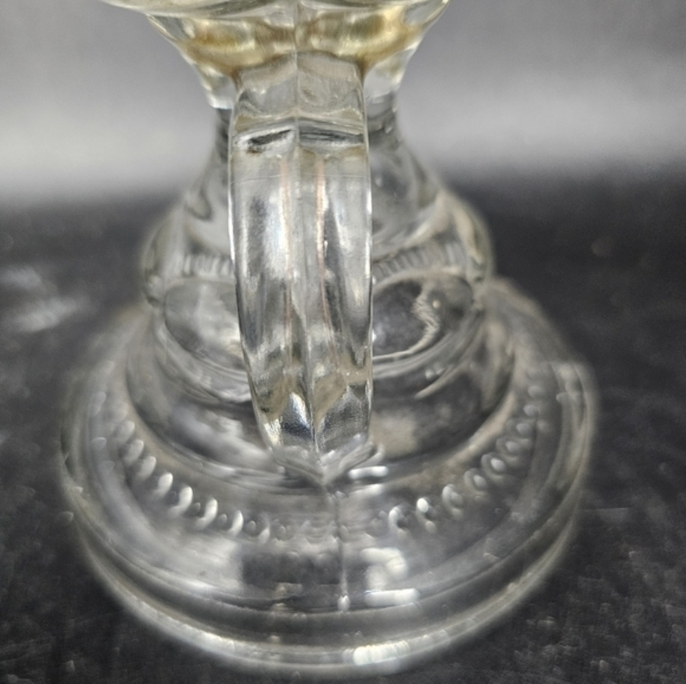 Vintage/antique clear glass finger loop oil lamp - Picture 3 of 9